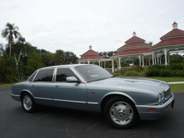 Sarasota Florida XJ6 82,00 orig miles