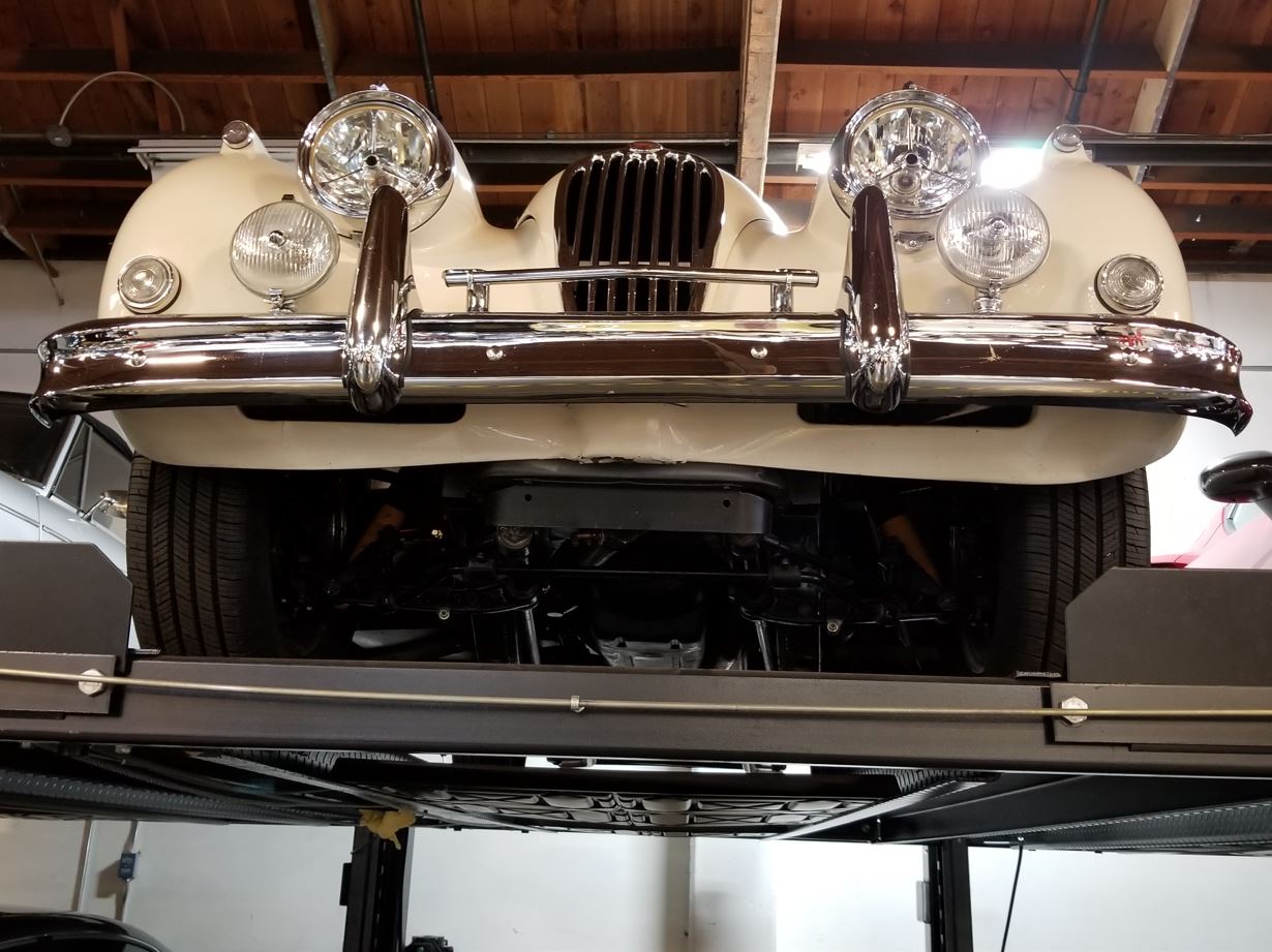 As Kurt would say, this is a opossum's view of an XK140