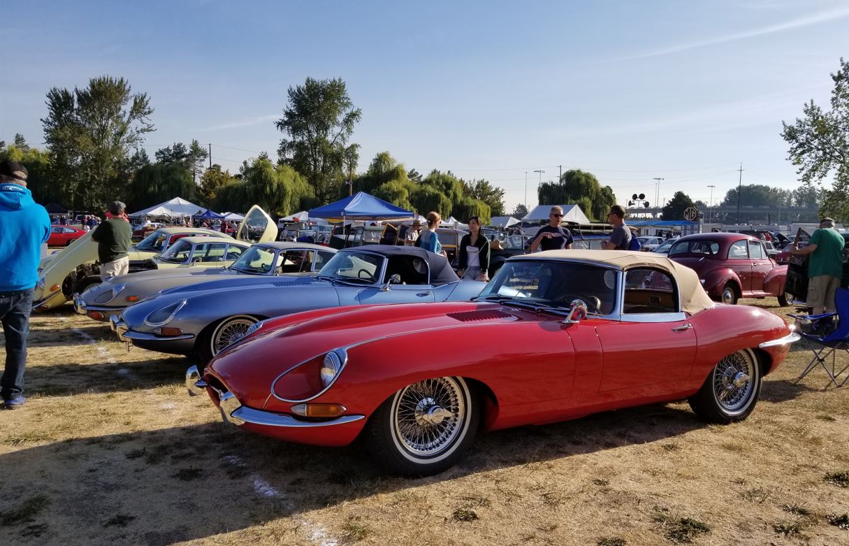 Red 1967 E-Type in front of line belongs to non-member Roger Leak from WA.