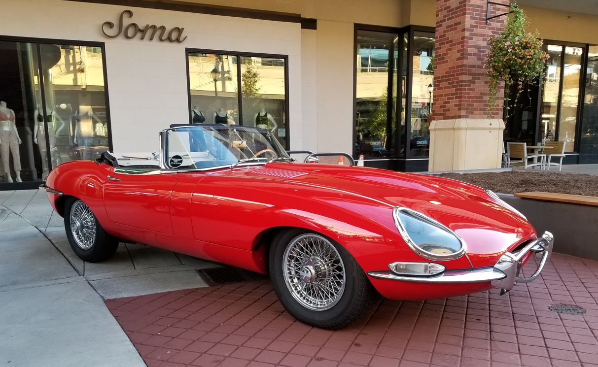 Never did find out who belongs to this nice looking E-Type.