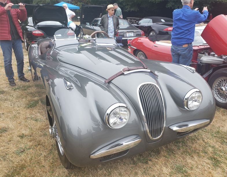 Modifications to the XK120 were very tasteful.