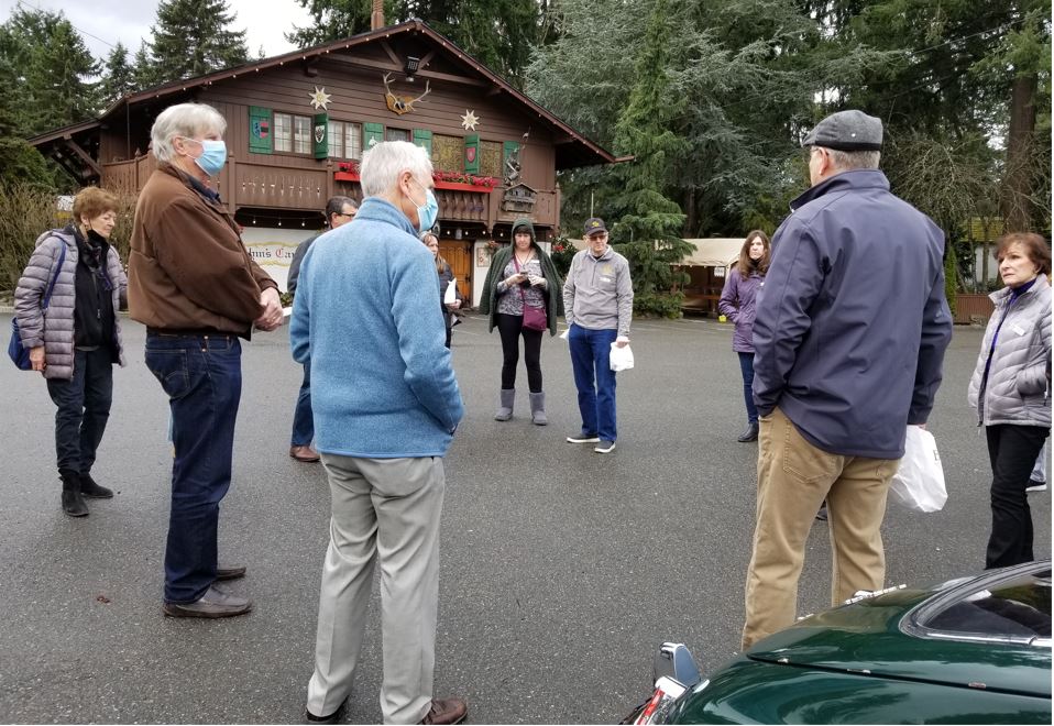 Kent gave everyone some instructions as we prepared to drive into Issaquah historic town.