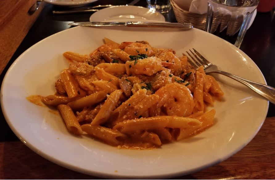 The Terra e Mare with prawns, Italian sausage and penne pasta was one of the waitresses favorites and was recommended by Trish.  It was good!