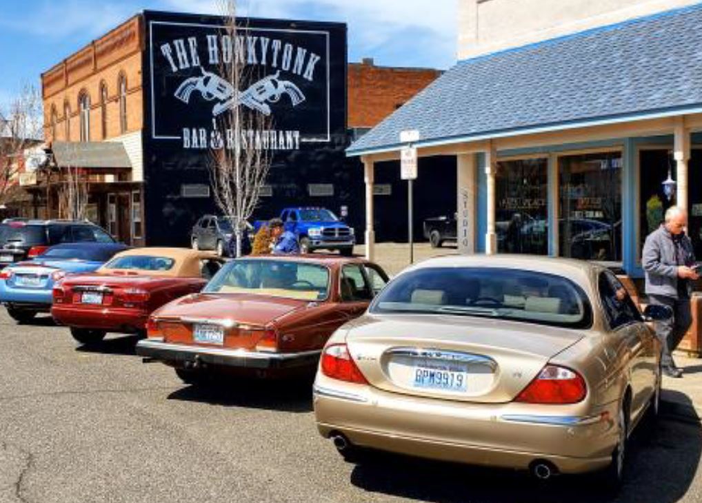 Kent had found a great place for lunch at the HonkyTonk Bar & Restaurant in Goldendale.