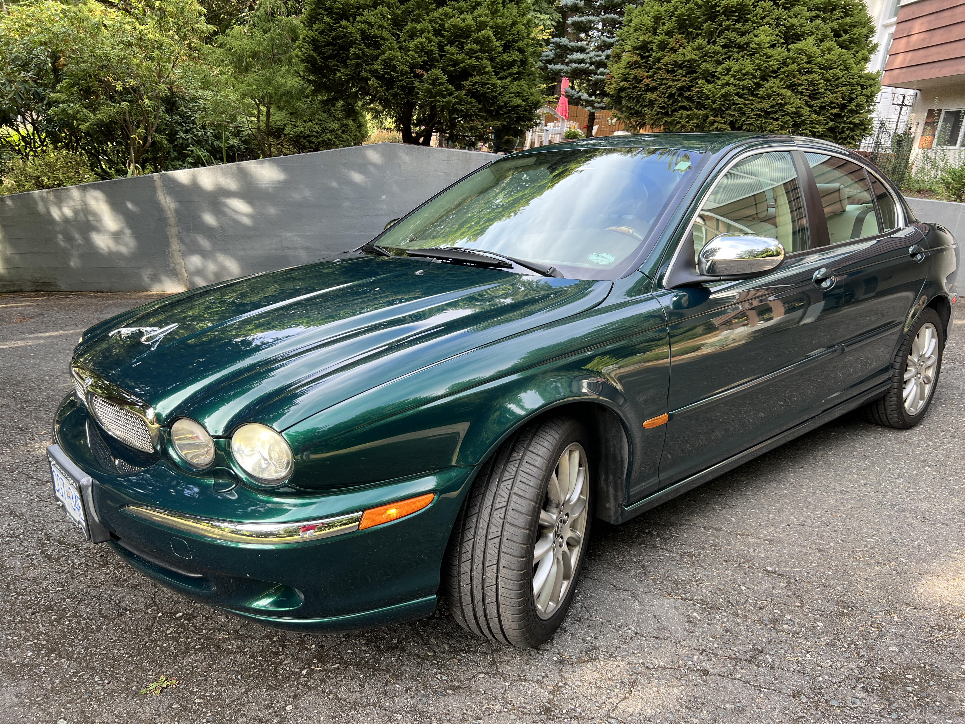 Perfect condition, very rare beautiful car on the Island, real head-turner
